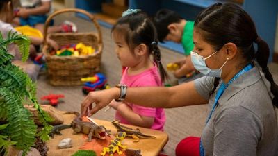 Queensland childcare centre workers 'leaving in droves' amid staffing crisis and shortage of COVID-19 rapid antigen tests