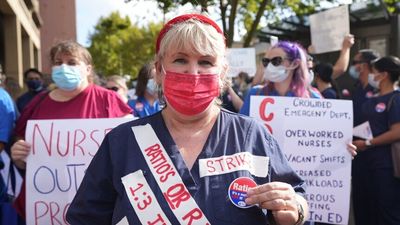 NSW nurses and midwives converge on Sydney's CBD in protest over pay and work conditions during COVID-19 pandemic