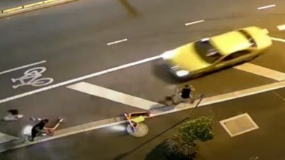 Police appealing for information after suspected Melbourne road rage incident caught on camera