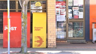 Australia Post spent more than $500,000 on retention payments to keep senior staff, Senate Estimates told