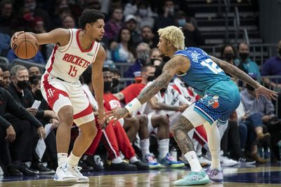 With roster spot open, Rockets convert rookie Daishen Nix to four-year deal