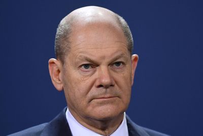 Scholz flies to Moscow in bid to avert war