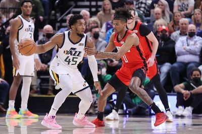 Donovan Mitchell leads Jazz in blowout win over sluggish Rockets