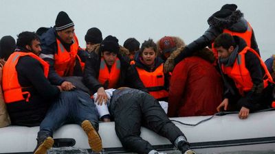 Media investigation claims migrants in Channel boat disaster contacted French rescue services