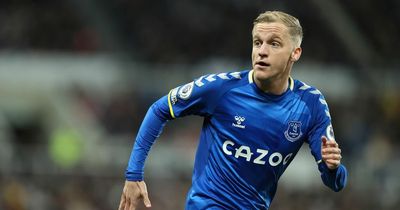 Donny van de Beek's impressive Everton display raises important Manchester United question