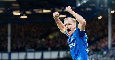 Manchester United ace Donny van de Beek reveals his favourite position after first Everton start