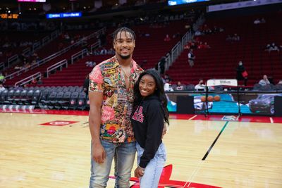 Simone Biles reveals engagement to Texas safety Jonathan Owens with sweet photos