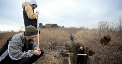 Russia-Ukraine war: Teens dig trenches in preparation for invasion