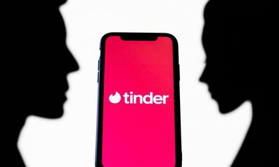 Americans lost $1bn to Tinder-Swindler style romance cons last year, FBI says