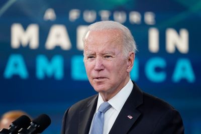 AP FACT CHECK: Biden takes half-steps on electric vehicles