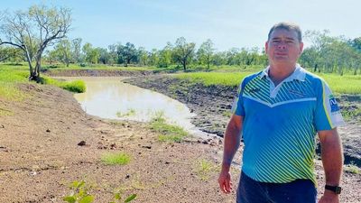 Queensland Gulf Country farmers and fishermen wait for rain before wet season dries up