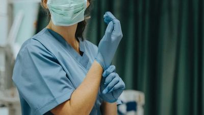 NT nurses and doctors unions call for 'Code Brown' alert as health staff report COVID-19 exhaustion