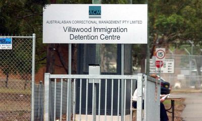 Australia holding people in immigration detention for record 689 days on average, report finds