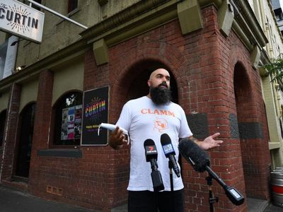 Union bid to save historic Melbourne pub