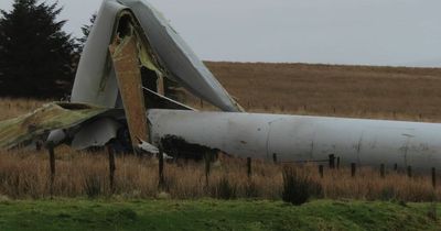 Massive wind turbine crashes to ground with horrifying thud amid ferocious gales