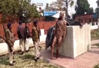 Mahatama Gandhi's statue vandalised by miscreants in Motihari