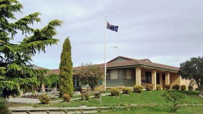 COVID staffing crisis forces two Southern Cross Care nursing homes to close in NSW