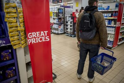 UK annual inflation hits fresh 30-year high