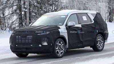 2023 Hyundai Palisade Facelift Spied In The Cold With Heavy Camo