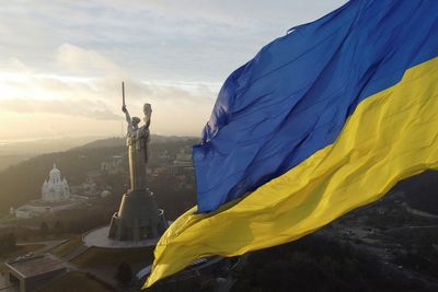 "We fear no one:" Ukrainians raise flags to defy Russia invasion fear