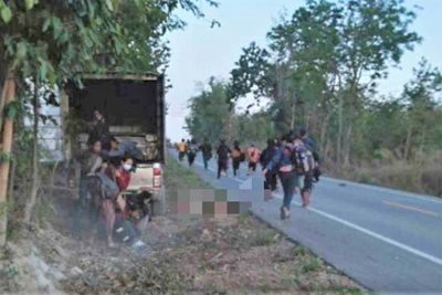 Young motorcyclist dies in crash with pickup carrying illegal migrants