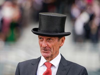 Mark Todd: Racing trainer suspended over video of him hitting horse with a branch