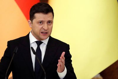 No Russian withdrawal yet, Ukraine's Zelenskiy says - BBC