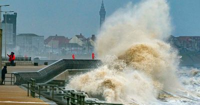 'Storm selfie' warning for Eunice 'red alert' weather bomb