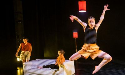 Donuts review – in sync with the delicate dynamics of friendship