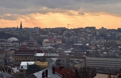 Far from Russian border, western Ukrainian city offers safe haven