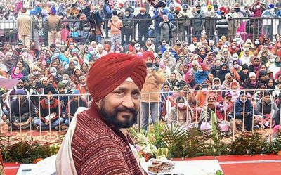 Don’t let outsiders rule Punjab, says Channi with Priyanka next to him