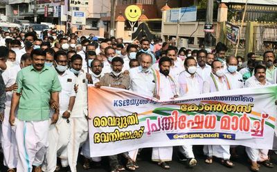 KSEB left unions strike puts govt on back foot