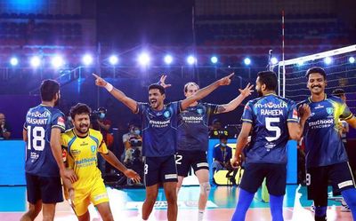 Kochi Blue Spikers pulls off a win