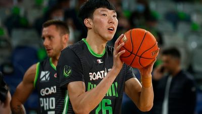 Millions follow ex-NBA basketball star Zhou Qi on his NBL journey with South East Melbourne Phoenix