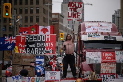 Police issue ultimatum to protesters to leave Canada capital