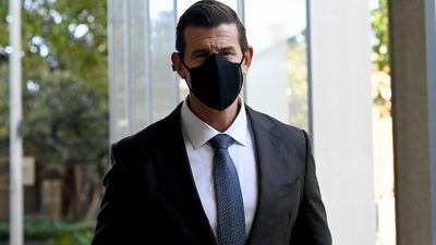 SAS soldier tells Ben Roberts-Smith defamation trial war veteran threatened to shoot him in head