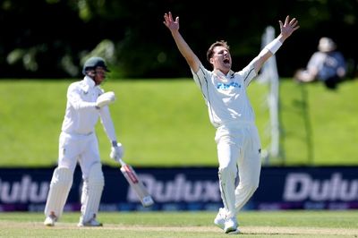 Henry bags career-best seven as New Zealand roll South Africa for 95