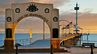 Man arrested for allegedly 'upskirting' teenage girls at Brighton Jetty