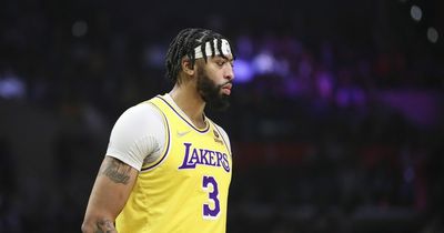 Lakers star Anthony Davis leaves game early after landing awkwardly on ankle