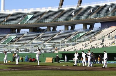 Japan mulls easing entry limits on newly acquired import athletes