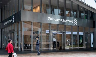 Standard Chartered bankers share $1.37bn bonus pot