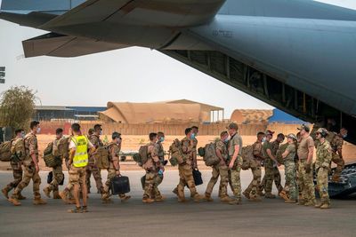 France to withdraw troops from Mali, remain in region