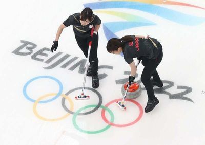 Japan curlers lose to Switzerland but make semis