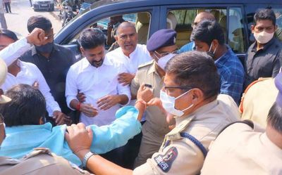 Revanth Reddy, Cong. leaders taken into custody