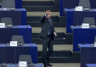 Bulgarian MEP gives Nazi salute in the European Parliament