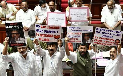 Tricolour issue: Congress begins overnight dharna seeking Eshwarappa’s resignation