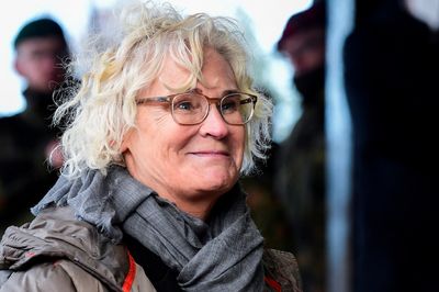 German defence minister sees no sign of Russian withdrawal, 'just words'