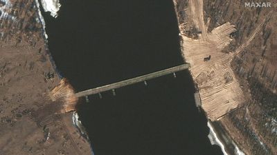 Satellite images show new military bridge near Ukraine amid Russian buildup