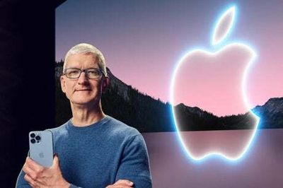 Apple boss Tim Cook in row over blockbuster $99 million pay package