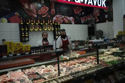 Despite high inflation, Turkey keeps interest rate unchanged